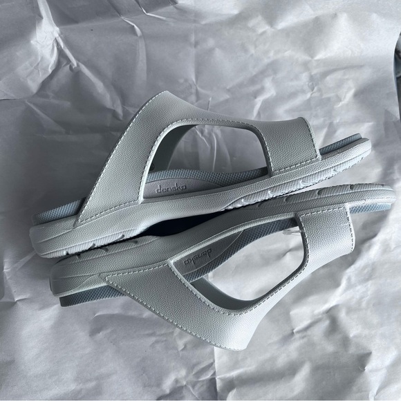 New Dansko Women's Sz 10 Krystal Slip-On Thong Lightweight Durable Sandal - Picture 2 of 8